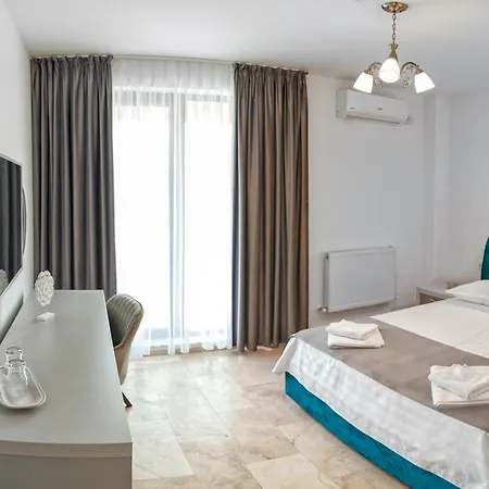 酒店 Roca Del Mar 3*