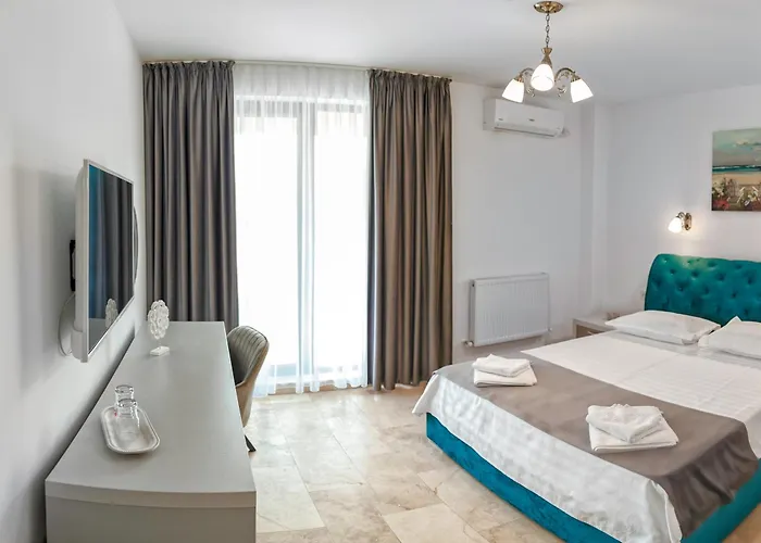 Hotel Roca Del Mar 3*