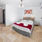 Hotel Roca Del Mar