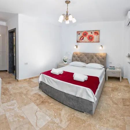 Hotel Roca Del Mar