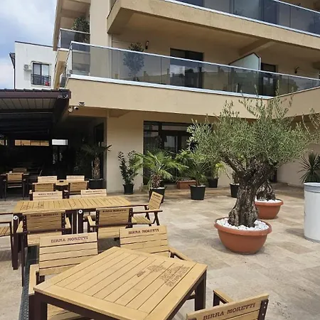 Hotel Roca Del Mar